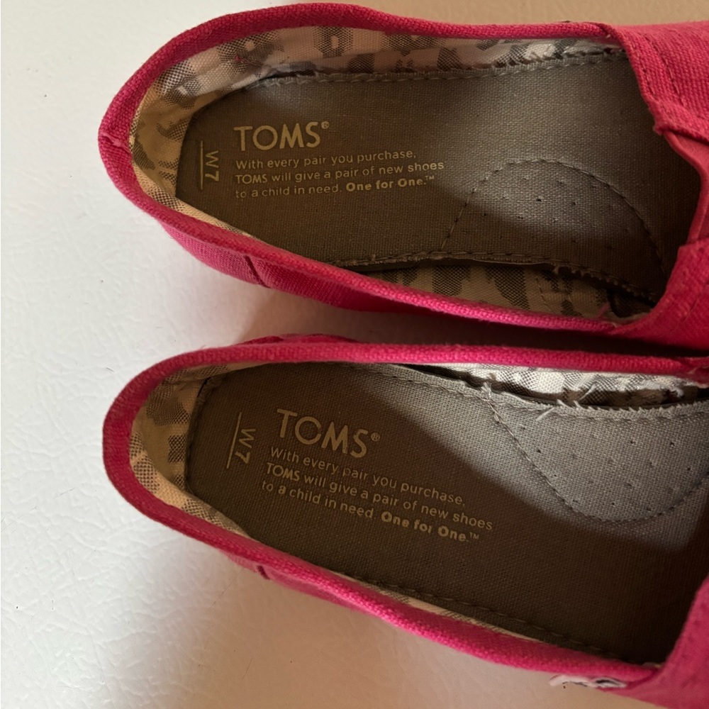 Toms - Picture 3 of 4